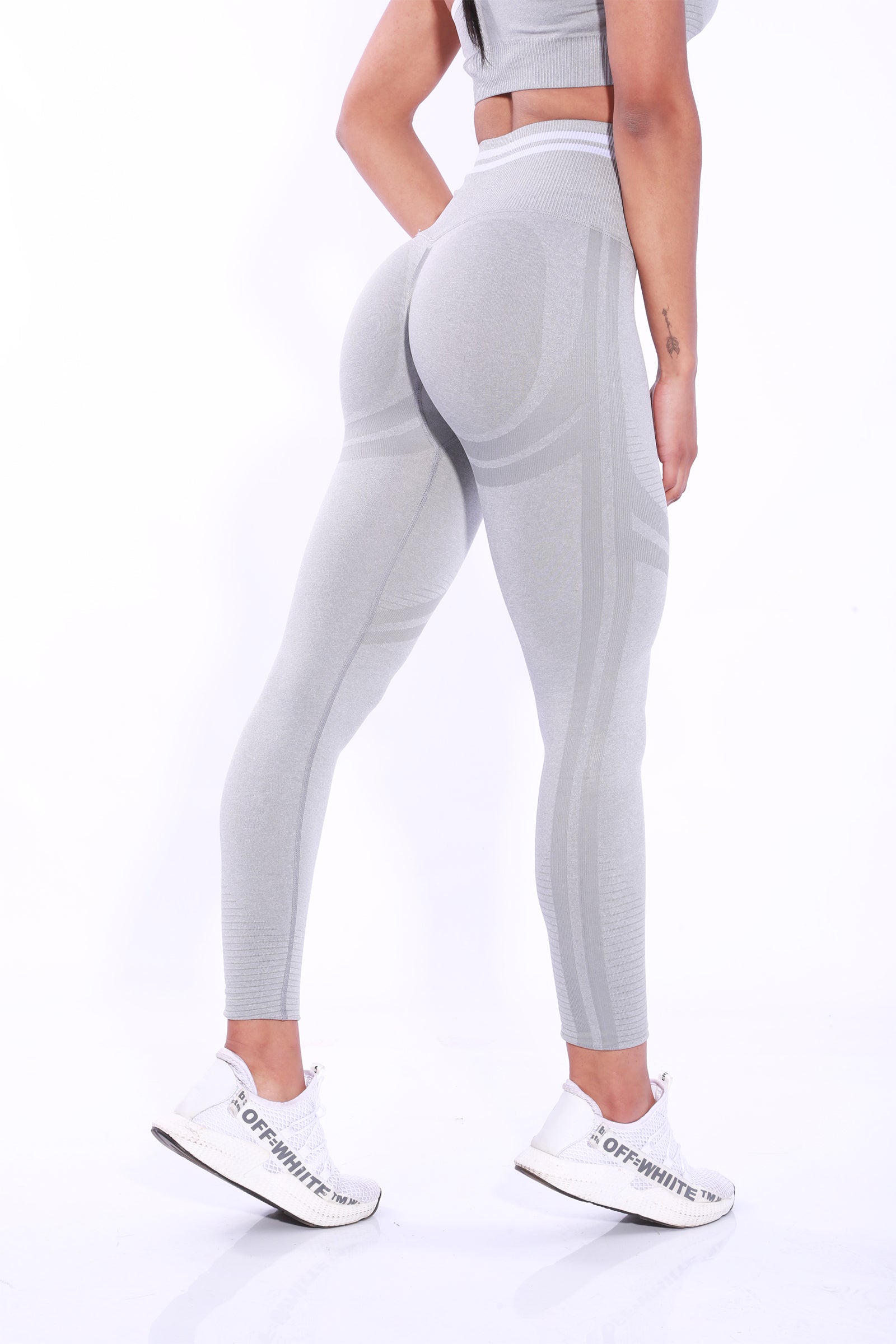 Gymbunny Seamless scrunch leggings have contour shadowing designed to  enhance the beauty of your natural curves. – Shape Wear Shop