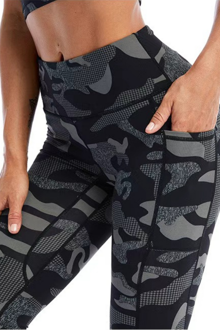 Shapewear Gym Bunny Black camo leggingsaos-init aos-animate