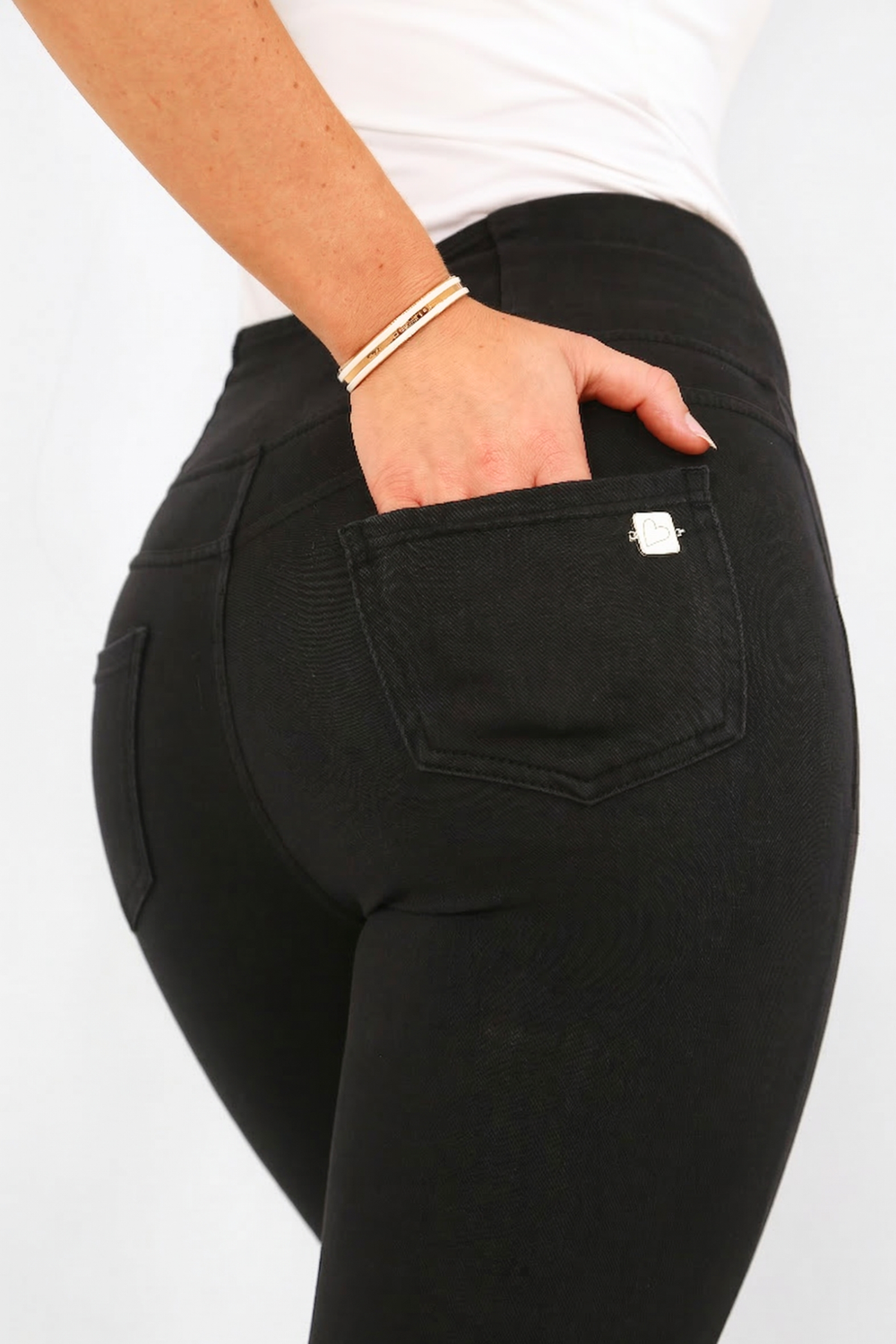 aos-init aos-animate