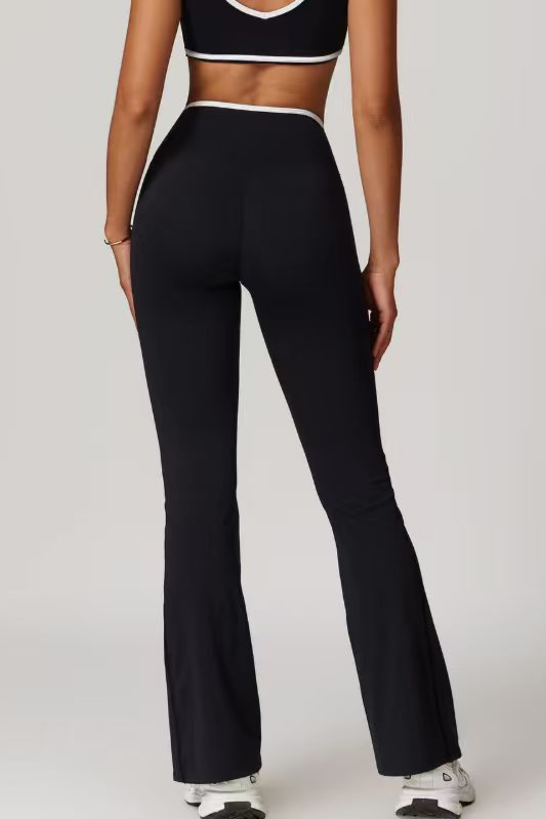 Gym Bunny Sleekline flare leggings- Blackaos-init aos-animate