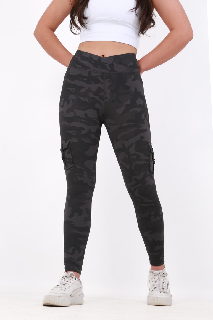 Shapewear TNG Cargo Leggings -  Black Camoaos-init aos-animate