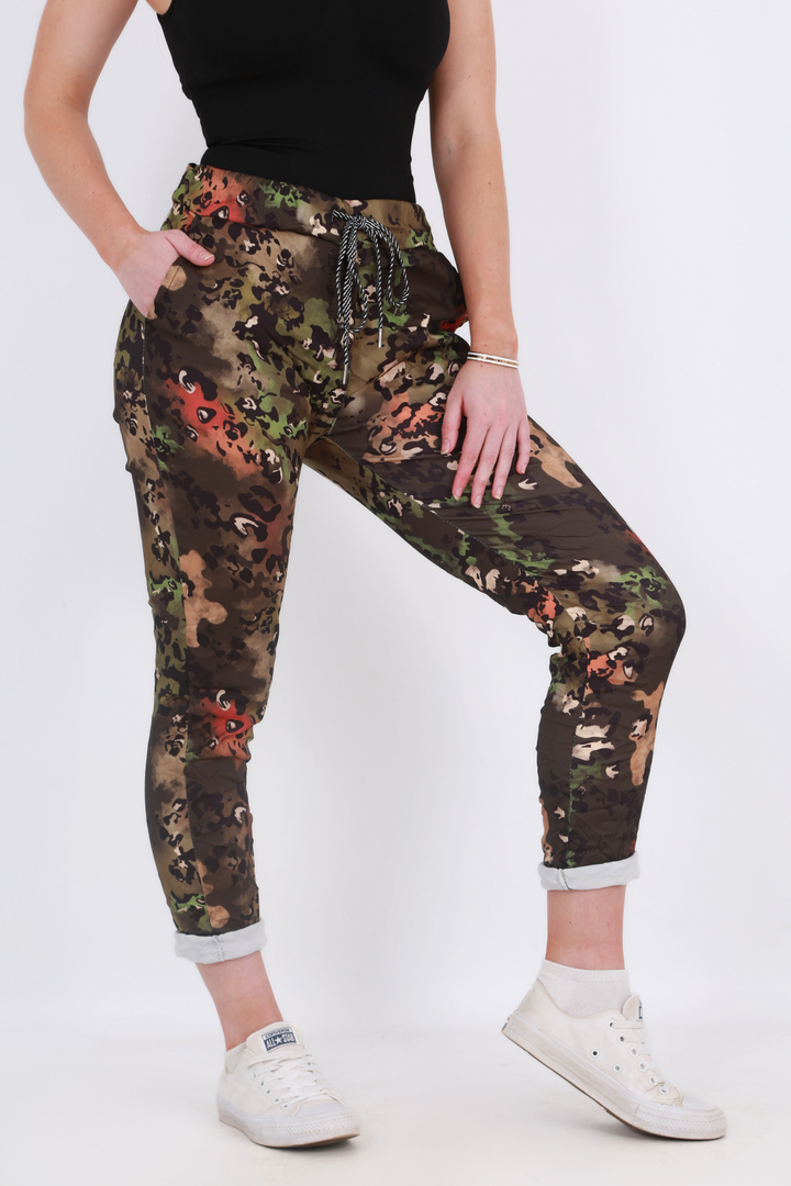 Made in Italy Magic Pants- Green Camoaos-init aos-animate