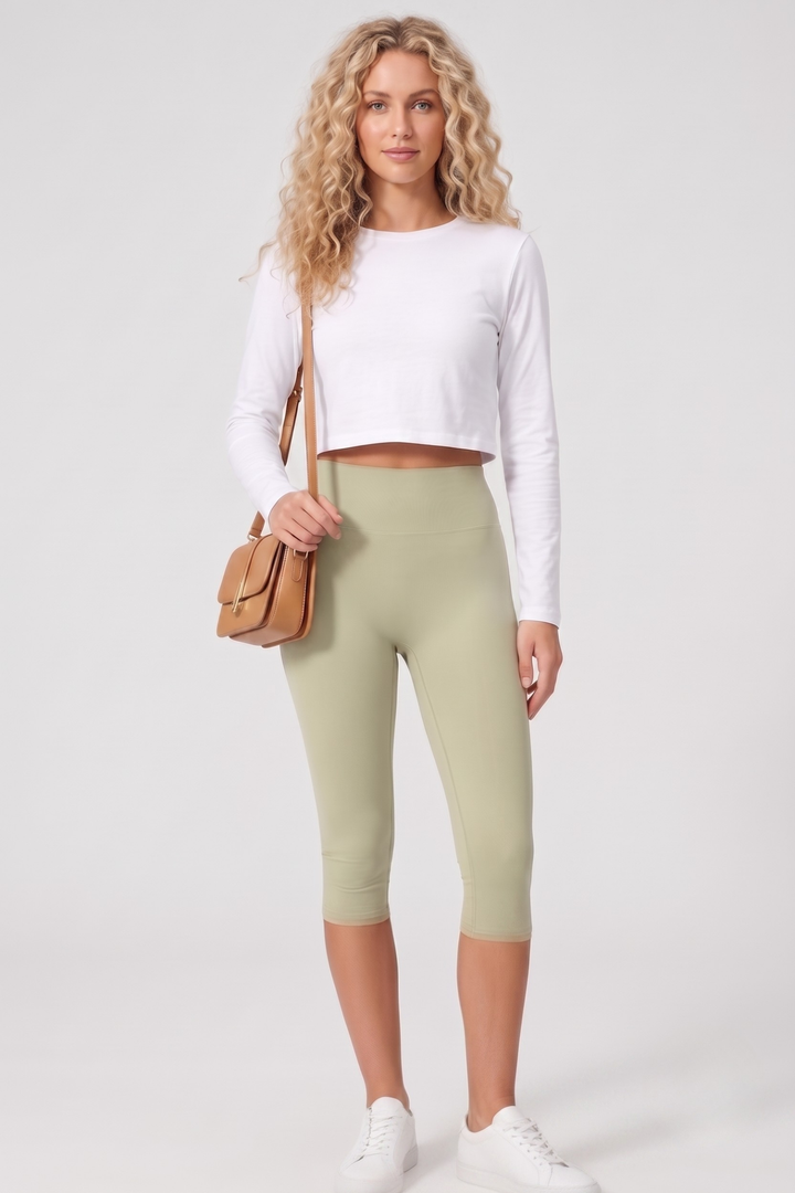 Gym Bunny Smooth capri leggings- Light Oliveaos-init aos-animate