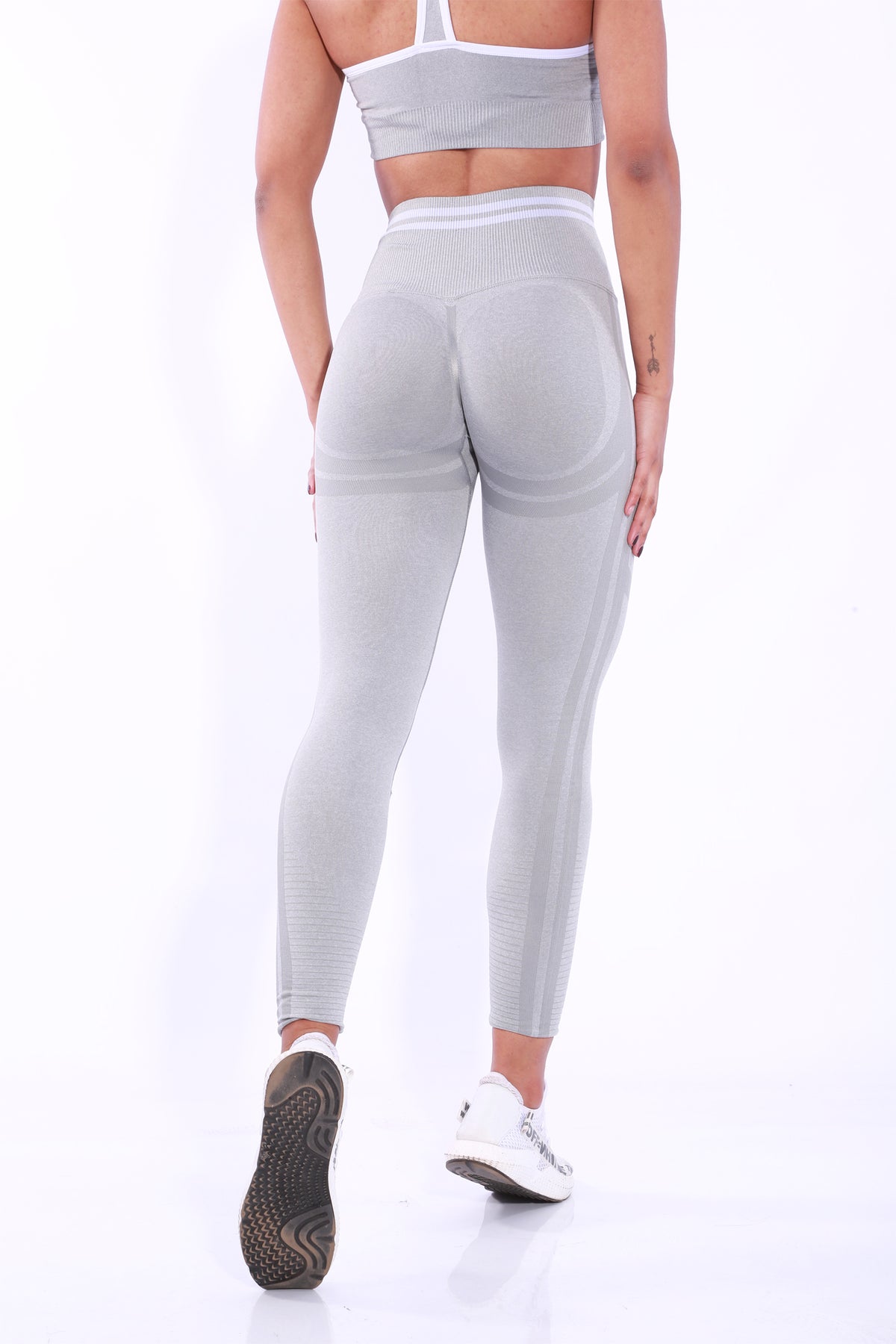 Gymbunny Seamless scrunch leggings have contour shadowing designed